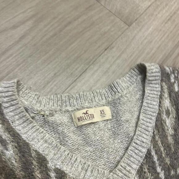 Hollister Co. Women's Grey and Cream Jumper - Picture 2 of 2